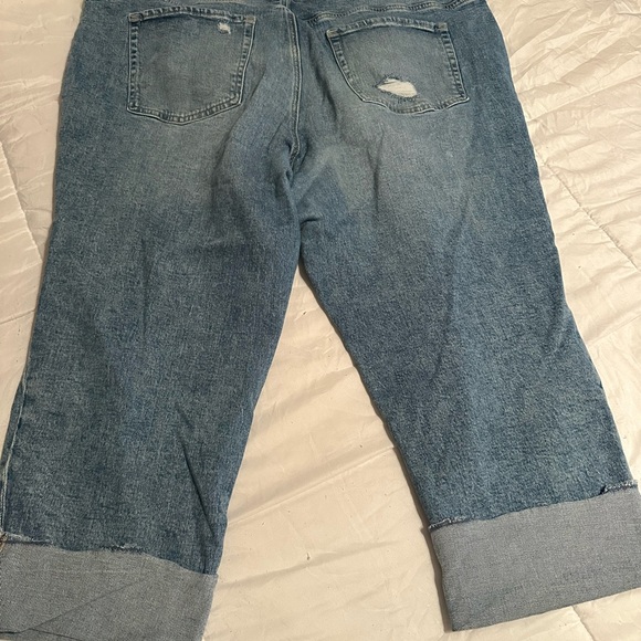 Maurices 24w distressed capris - Picture 4 of 4